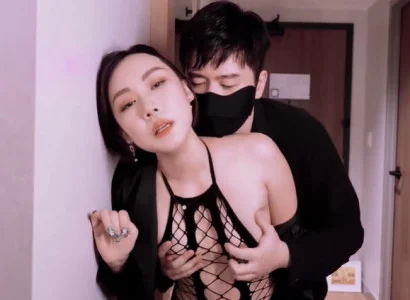 Người phụ nữ đem thân bán cho sếp để trả nợ cho chồng