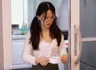 Bạn học bị cha dượng bắt nạt