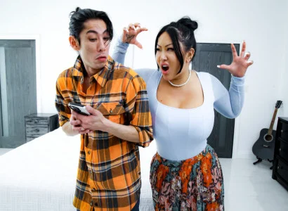 Con trai ấy khiến mẹ kế xăm trổ hàng múp đạt cực khoái