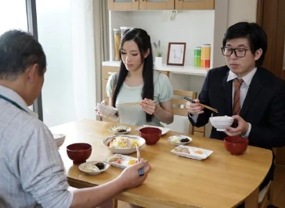 Quá nứng, con dâu banh vùng kín cho bố chồng thỏa mãn